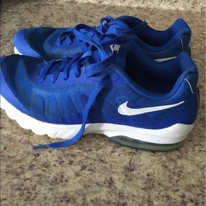 Nike men's size 9 shoes.  Very good condition!